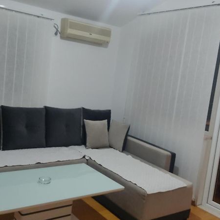 Jovana -- Porodicni Apartmani Igalo Herceg Novi Oda fotoğraf