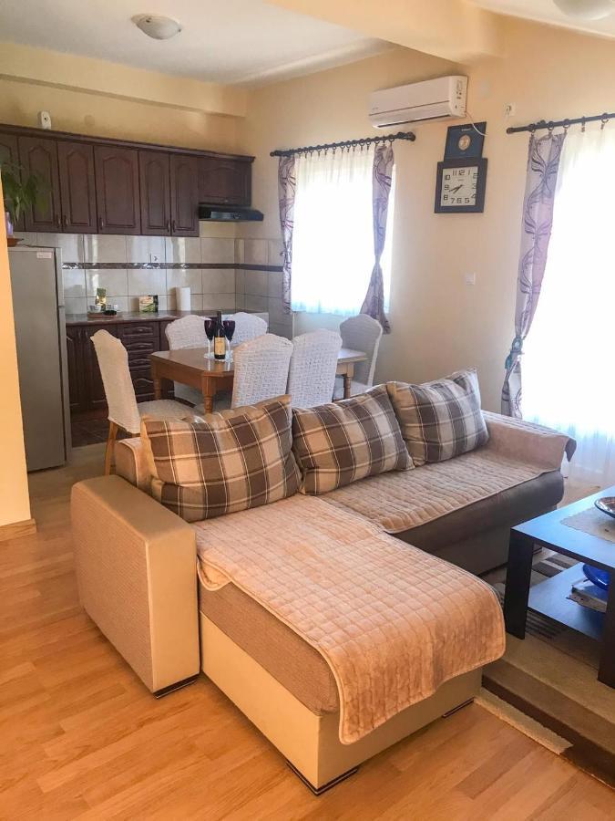 Jovana -- Porodicni Apartmani Igalo Herceg Novi Dış mekan fotoğraf