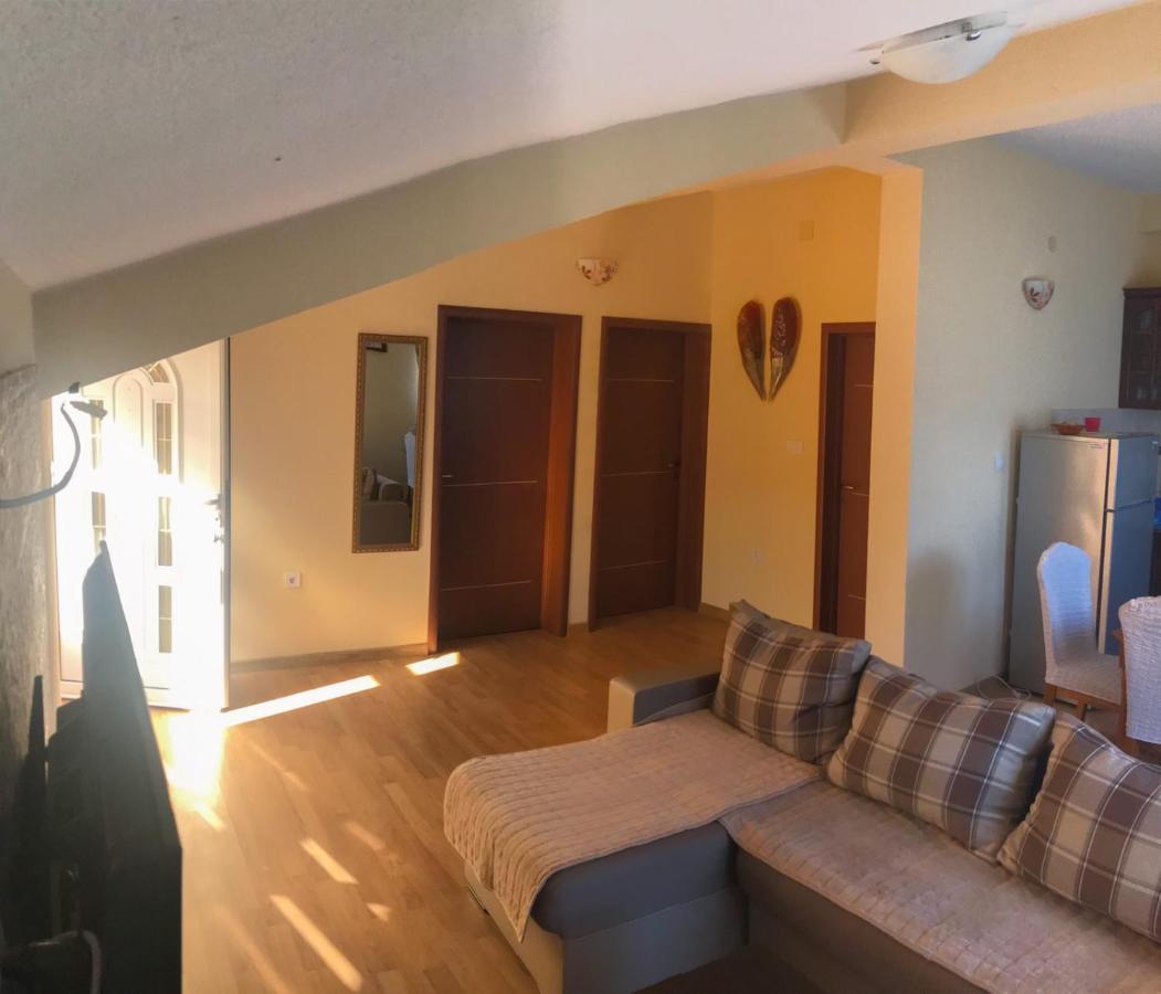Jovana -- Porodicni Apartmani Igalo Herceg Novi Dış mekan fotoğraf