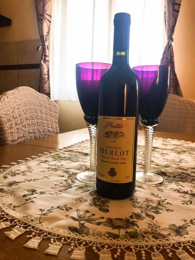 Jovana -- Porodicni Apartmani Igalo Herceg Novi Dış mekan fotoğraf