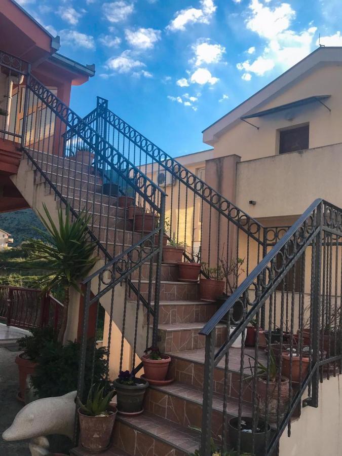 Jovana -- Porodicni Apartmani Igalo Herceg Novi Dış mekan fotoğraf