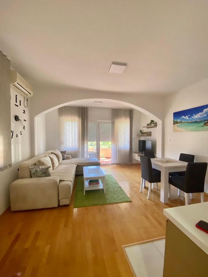 Jovana -- Porodicni Apartmani Igalo Herceg Novi Dış mekan fotoğraf